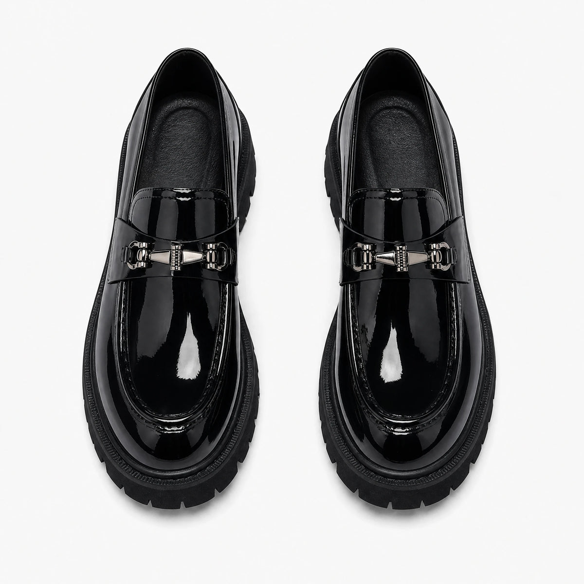 Mocassin noir homme vernis à semelle épaisse crantée - Fond neutre