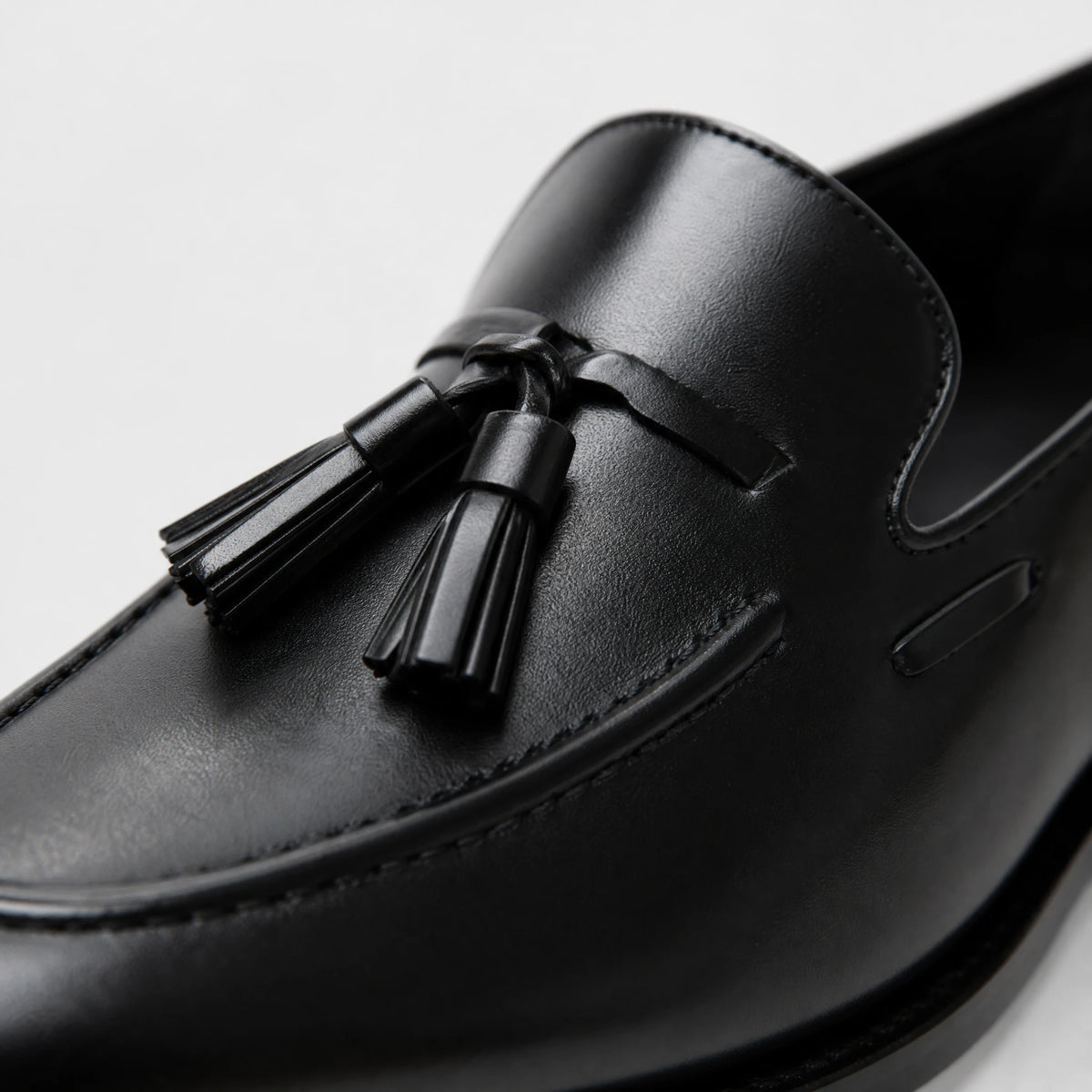 Mocassin Noir Vernis Homme à Glands - Détail matière