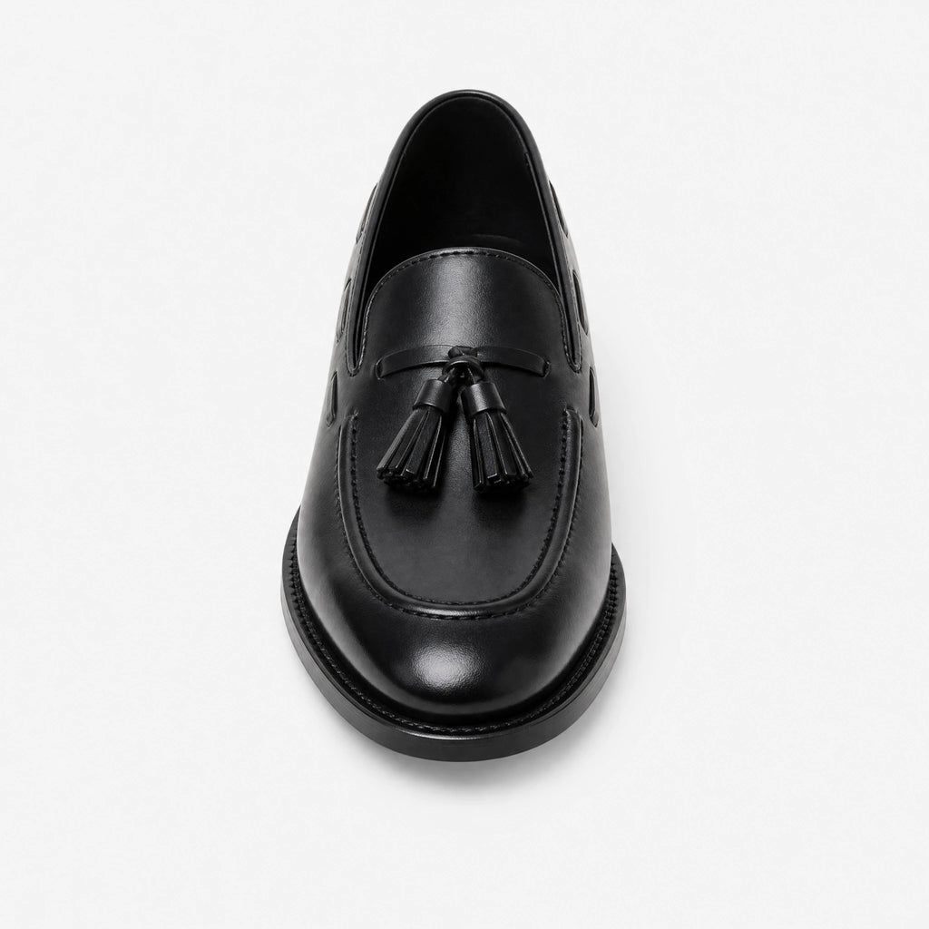 Mocassin Noir Vernis Homme à Glands - Fond neutre