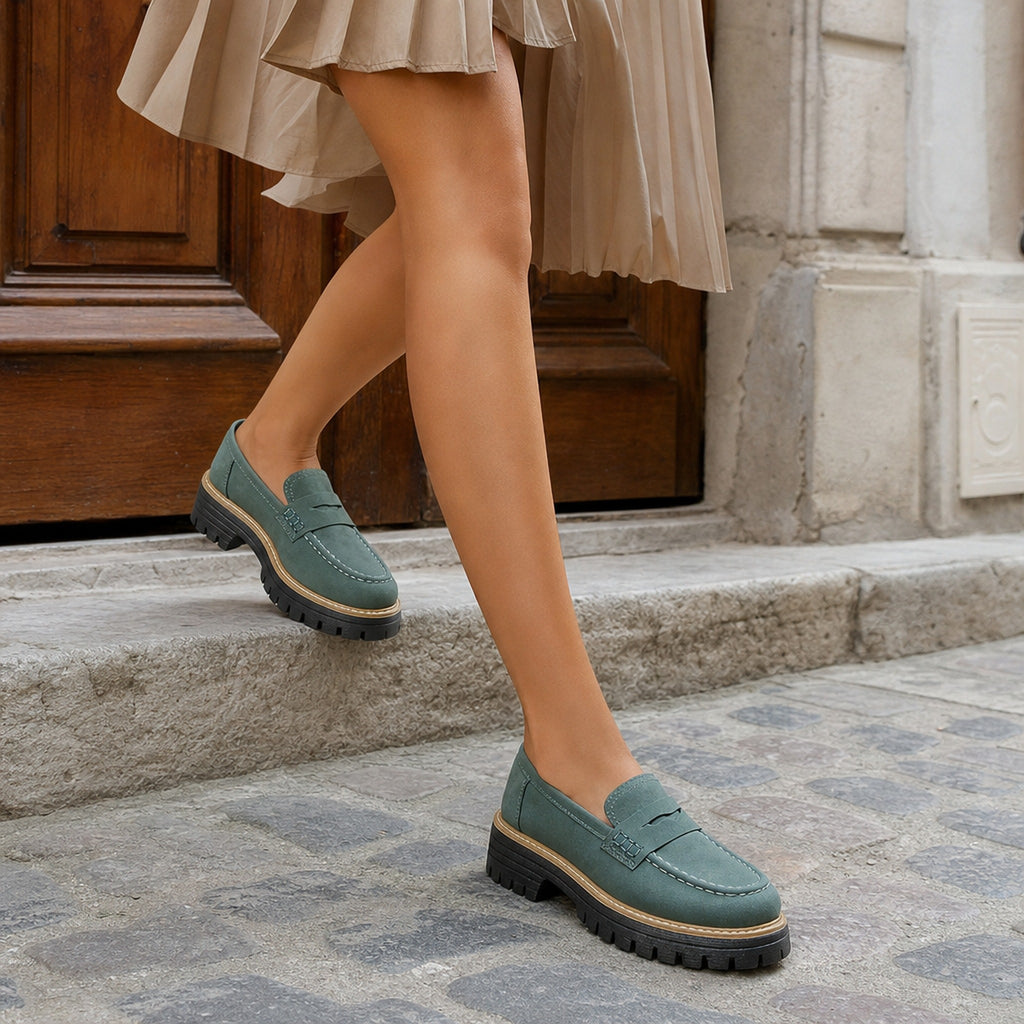 Mocassin plateforme femme à semelle crantée coloris pastels, portés en situation, photo 3
