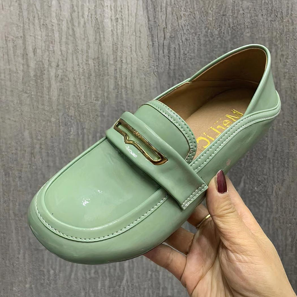 Mocassins à bout rond en cuir verni pour femmes