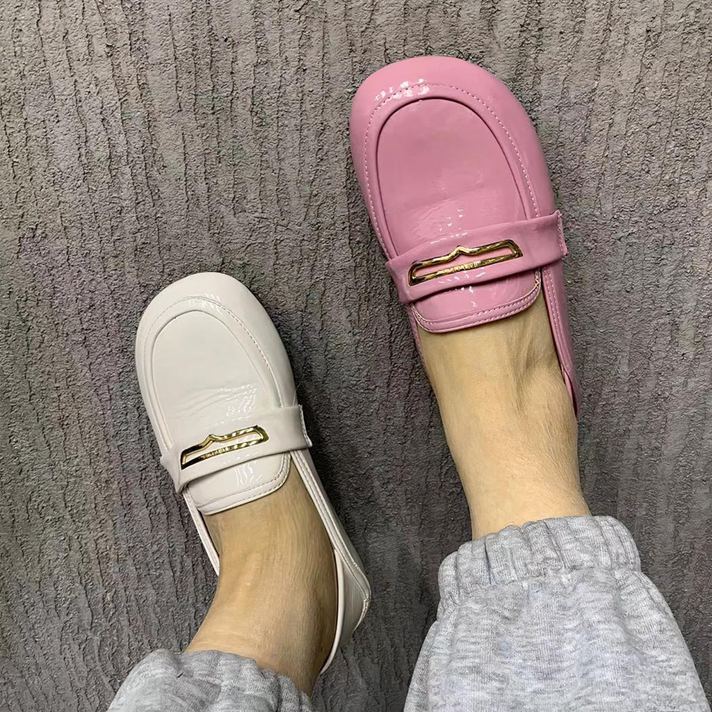 Mocassins à bout rond en cuir verni pour femmes