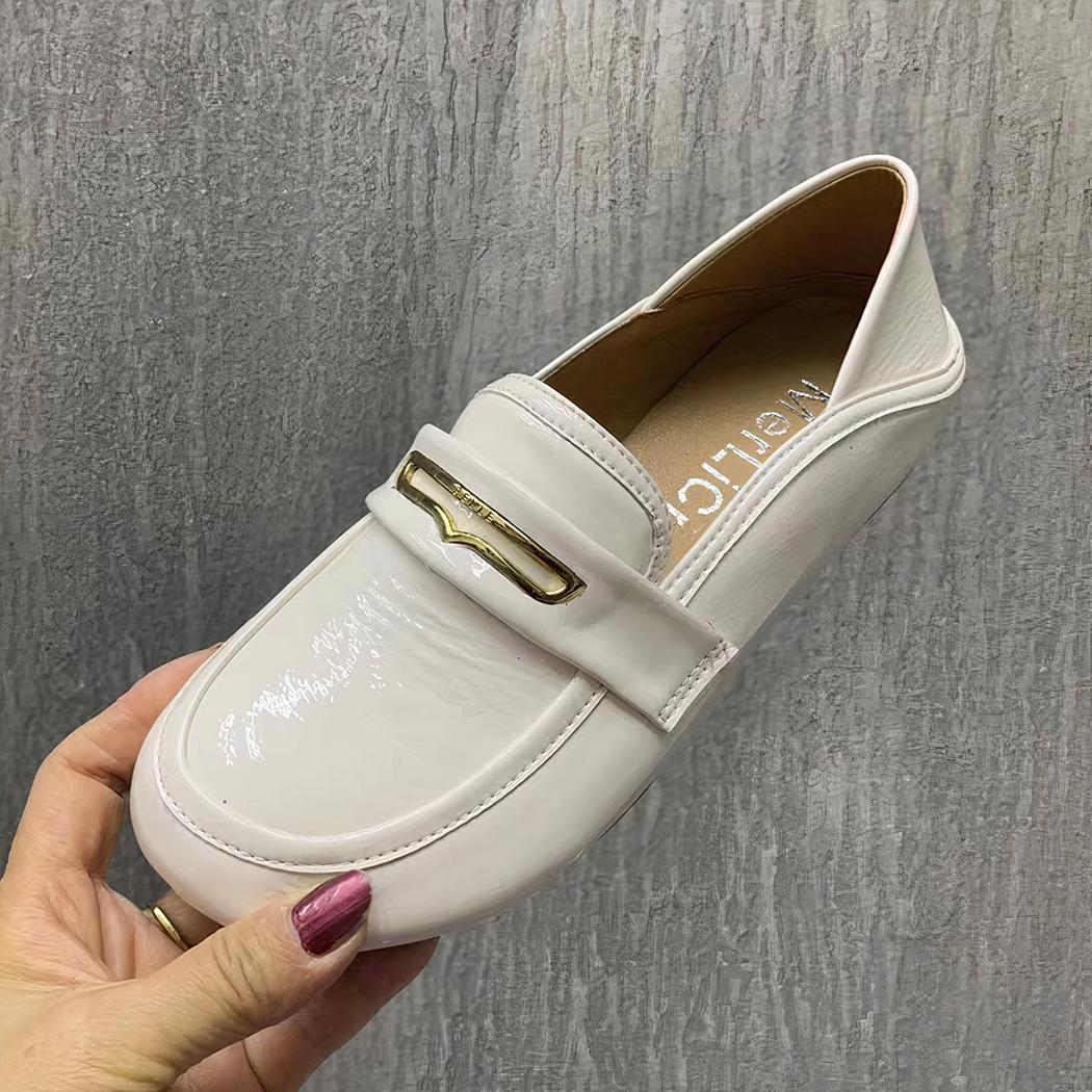 Mocassins à bout rond en cuir verni pour femmes