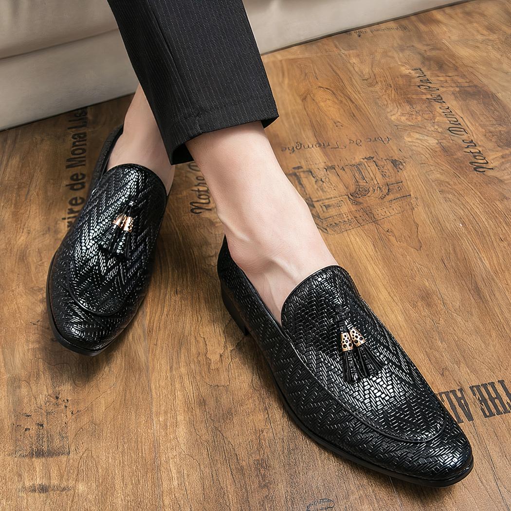 Mocassins à glands en cuir motif zigzag tissé