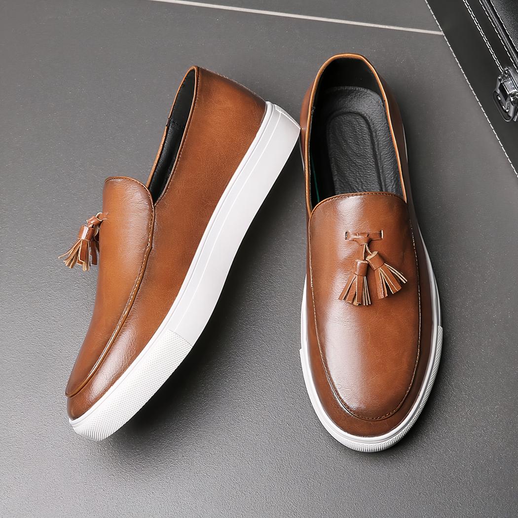 Mocassins à gland en cuir à semelles blanches pour hommes
