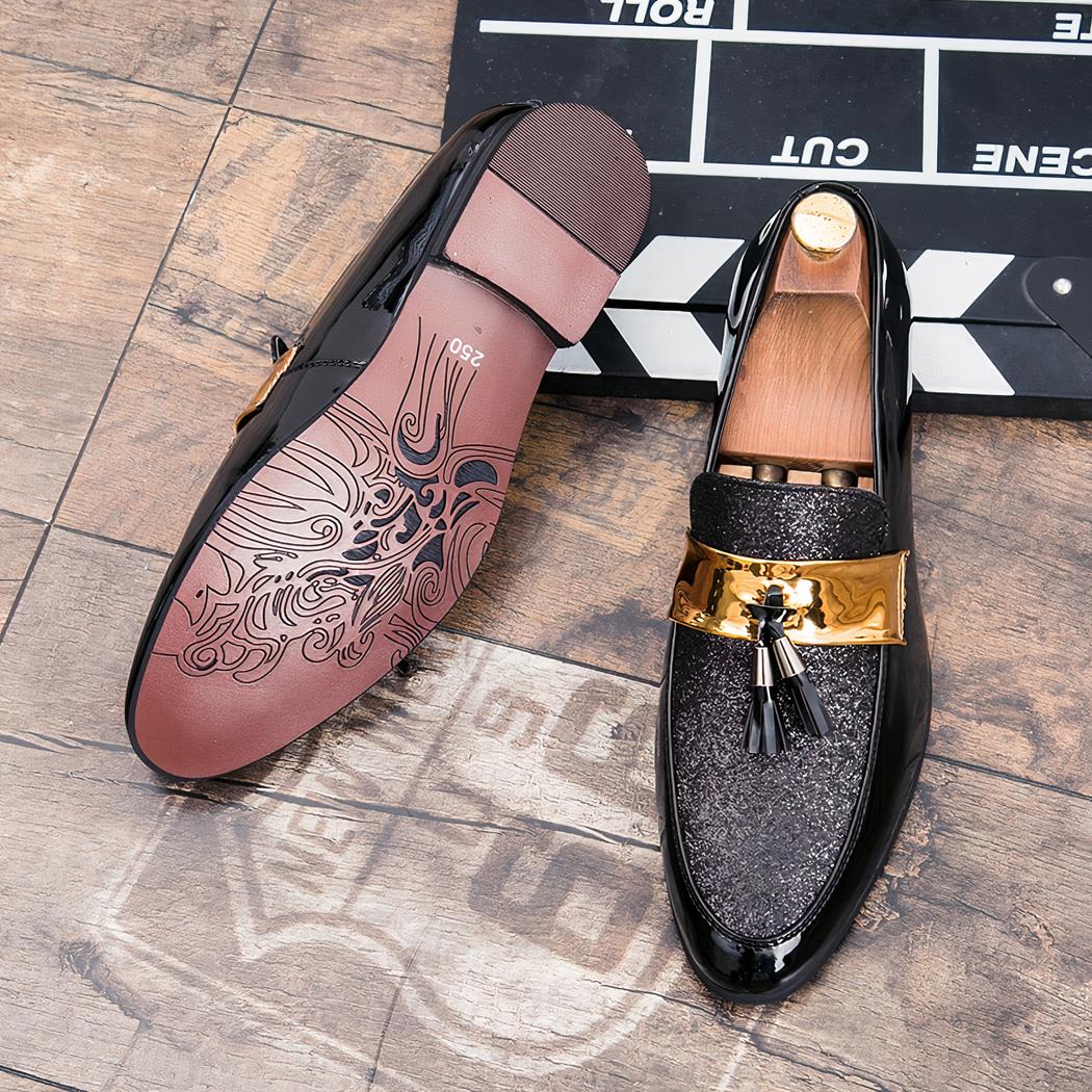 Mocassins à glands en cuir et bandelette dorée pour homme