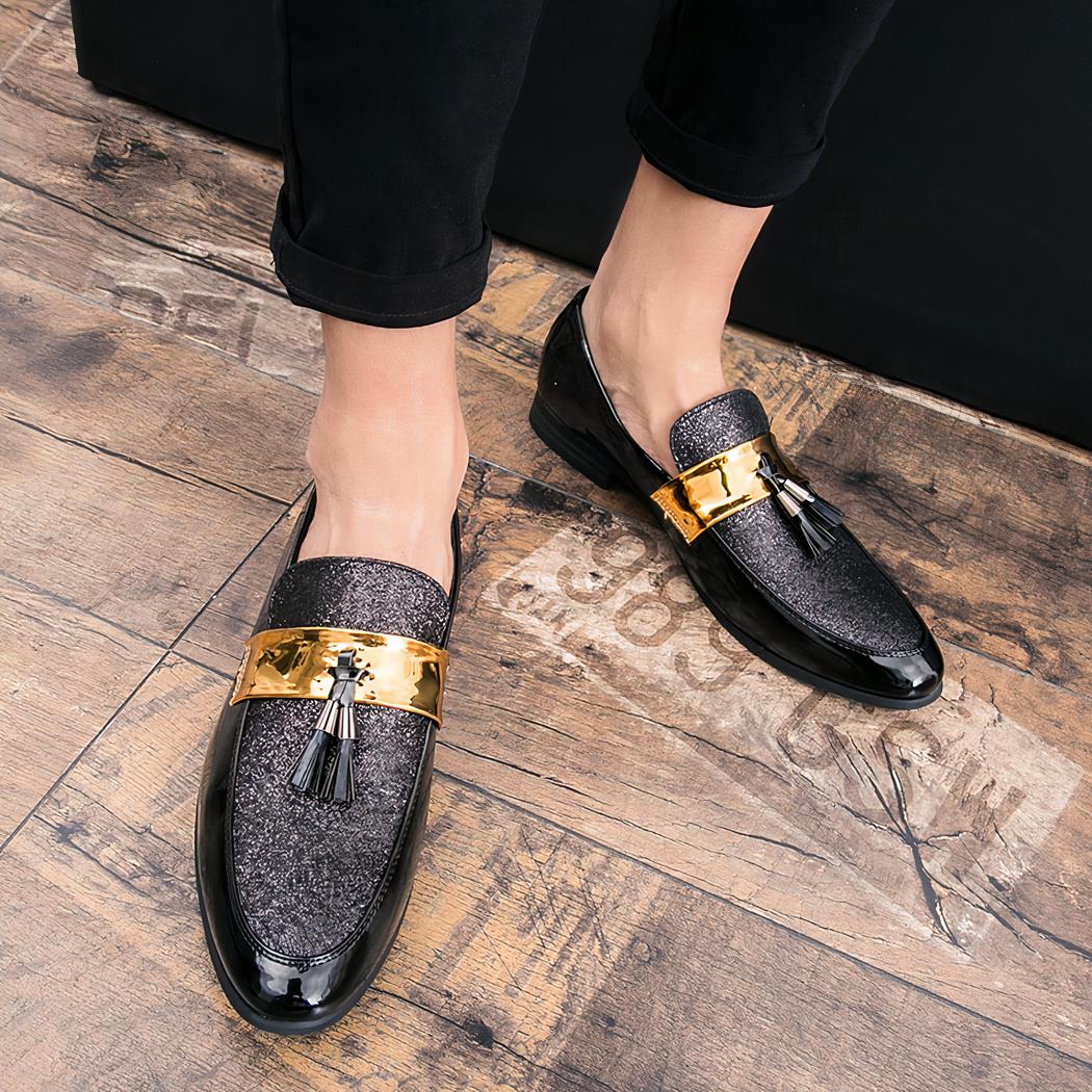 Mocassins à glands en cuir et bandelette dorée pour homme