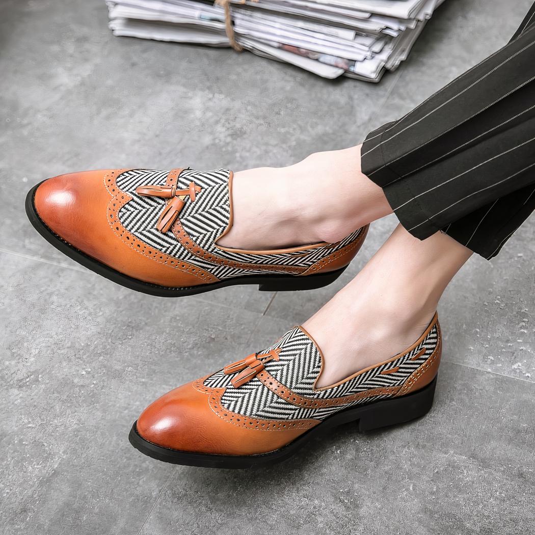 Mocassins à glands en cuir motif à chevrons
