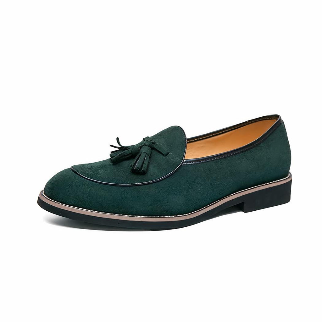 Mocassins à glands en cuir suède à surpiqûres blanches