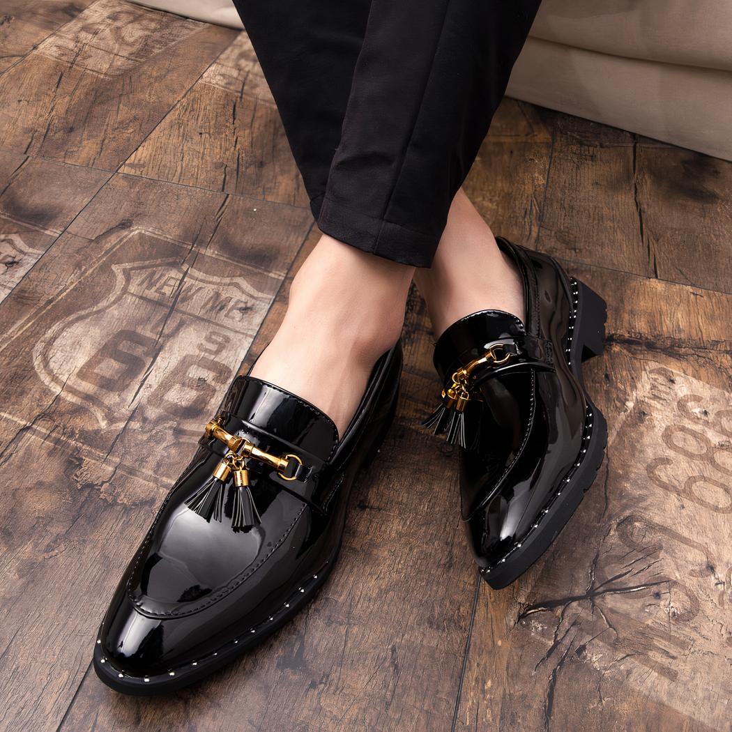 Mocassins à glands vernis à boucle dorée pour homme