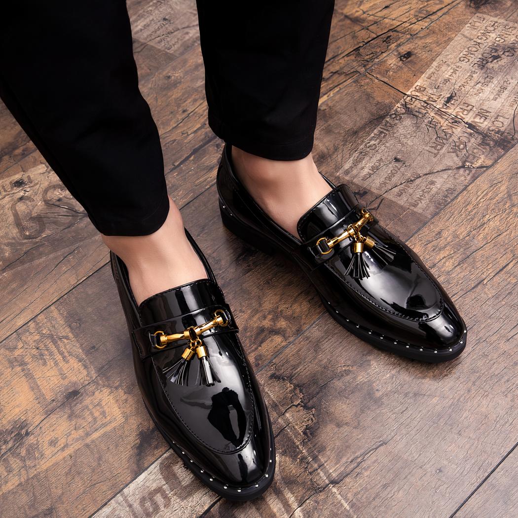 Mocassins à glands vernis à boucle dorée pour homme