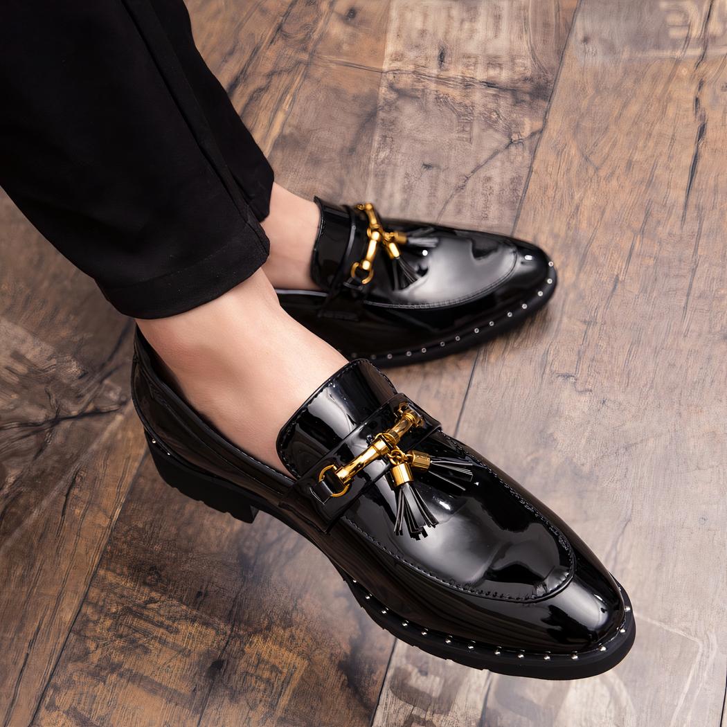 Mocassins à glands vernis à boucle dorée pour homme