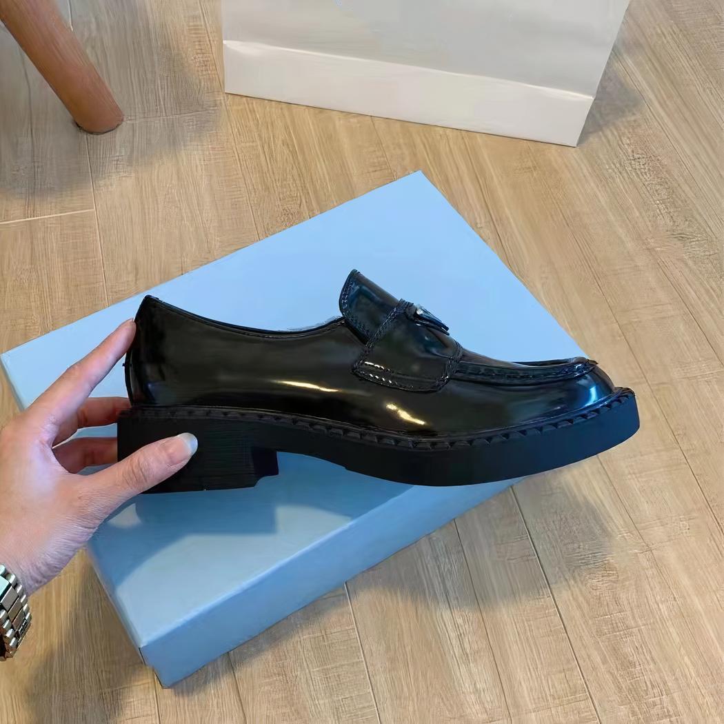 Mocassins à petit talon épais pour femme