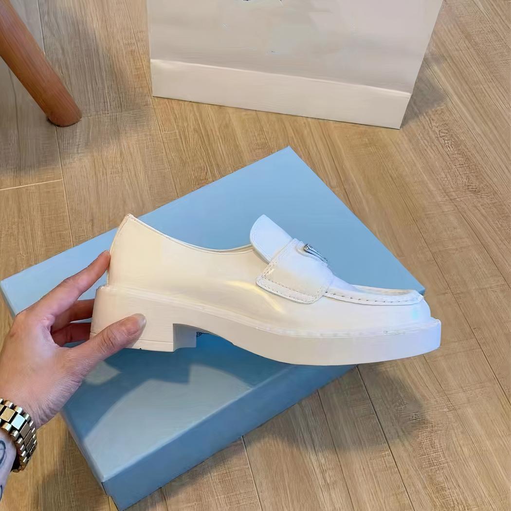 Mocassins à petit talon épais pour femme