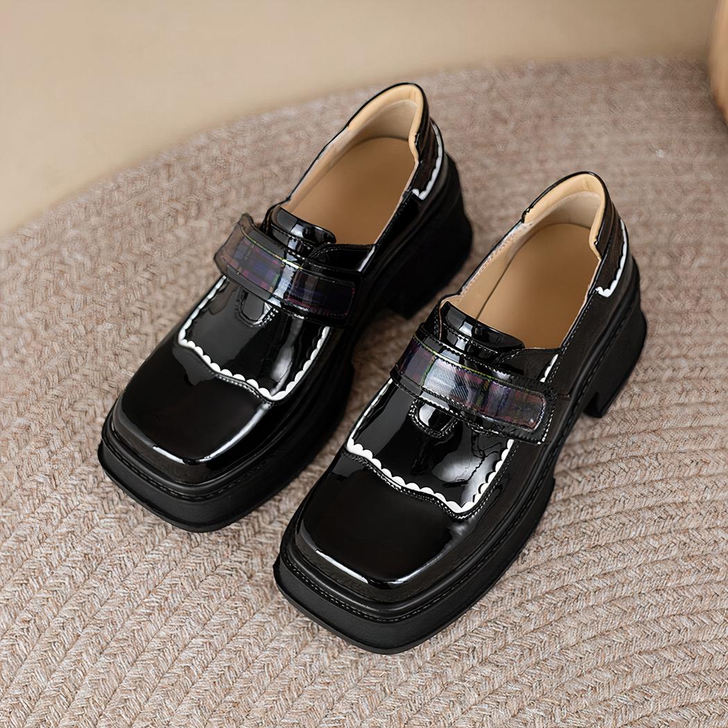 Mocassins à plateforme avec un design original pour femmes