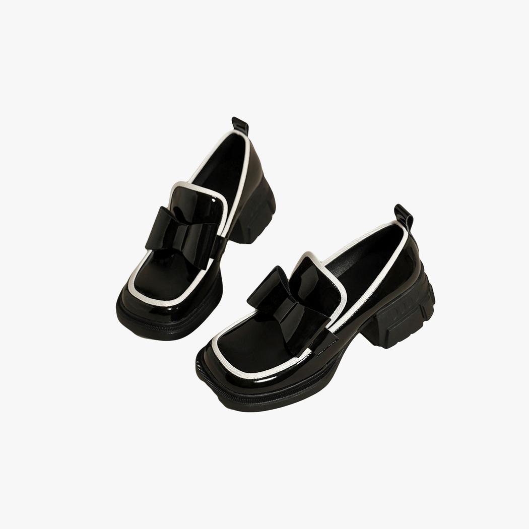Mocassins à plateforme ornés d'un ravissant nœud papillon noir pour femmes avec un fond beige