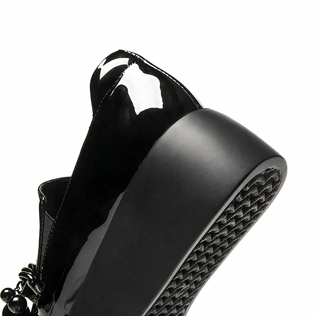 Mocassins à plateforme vernis avec chaîne métallique décorative