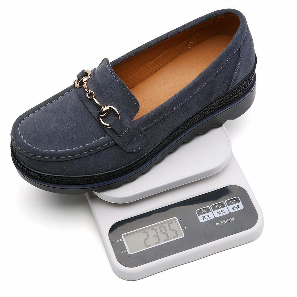 Mocassins à semelles compensées et éléments décoratifs métalliques pour femme