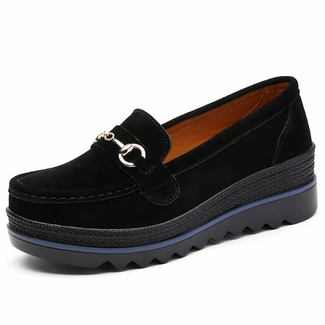Mocassins à semelles compensées et éléments décoratifs métalliques pour femme