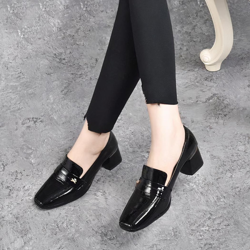 Mocassins à talons en cuir verni pour femmes