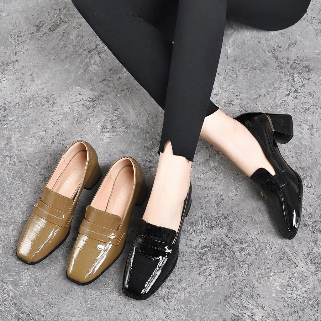 Mocassins à talons en cuir verni pour femmes