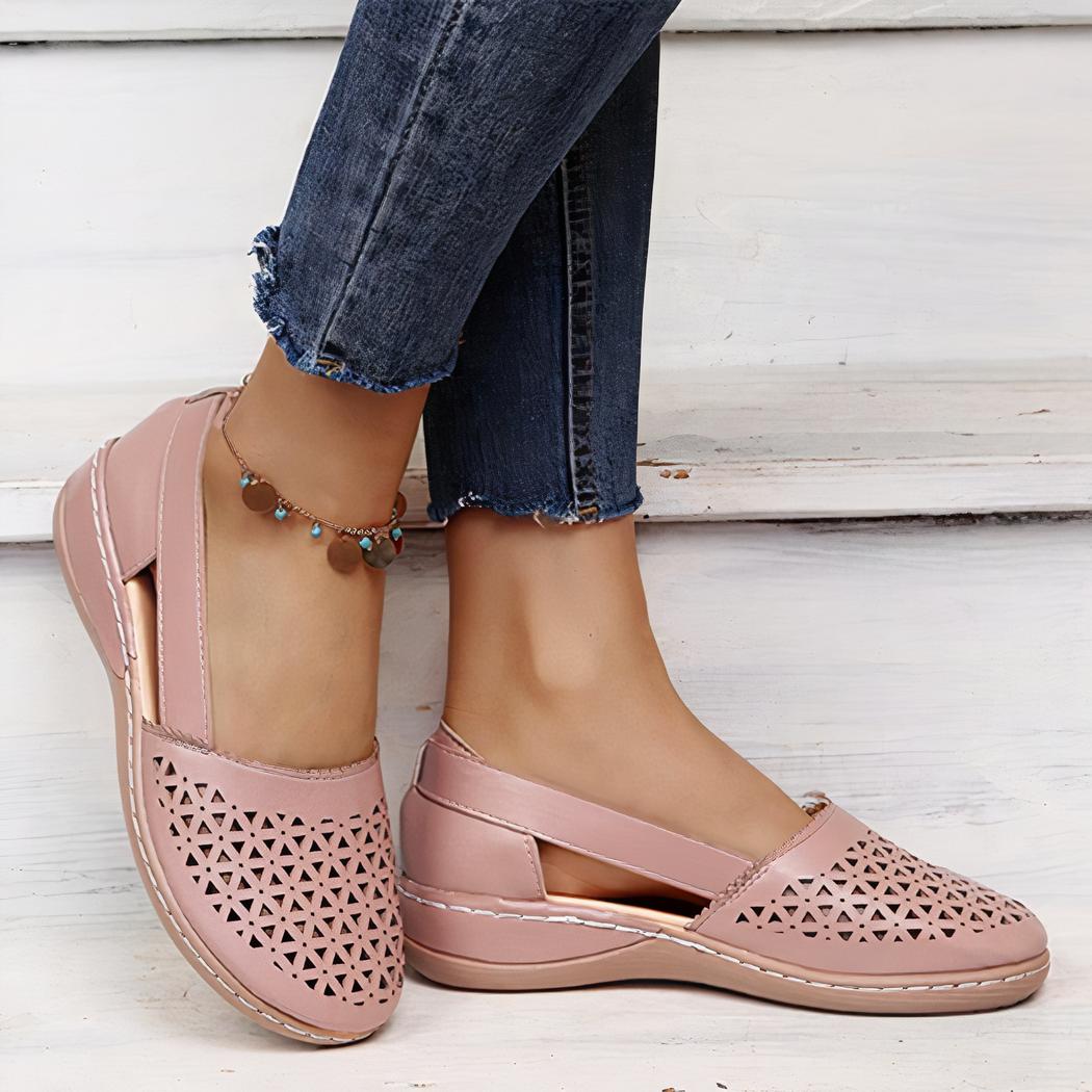 Mocassins ajourés style vintage à petit talon compensé pour femme