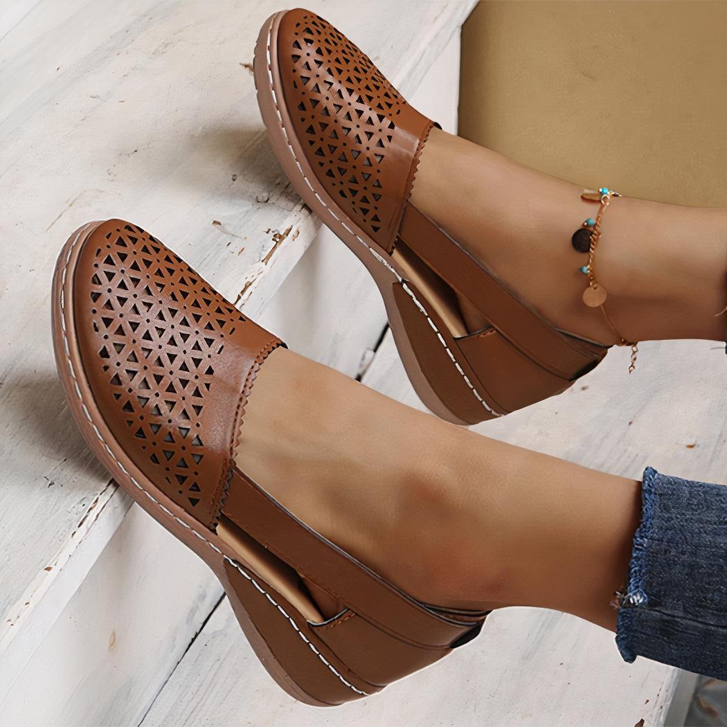 Mocassins ajourés style vintage à petit talon compensé pour femme