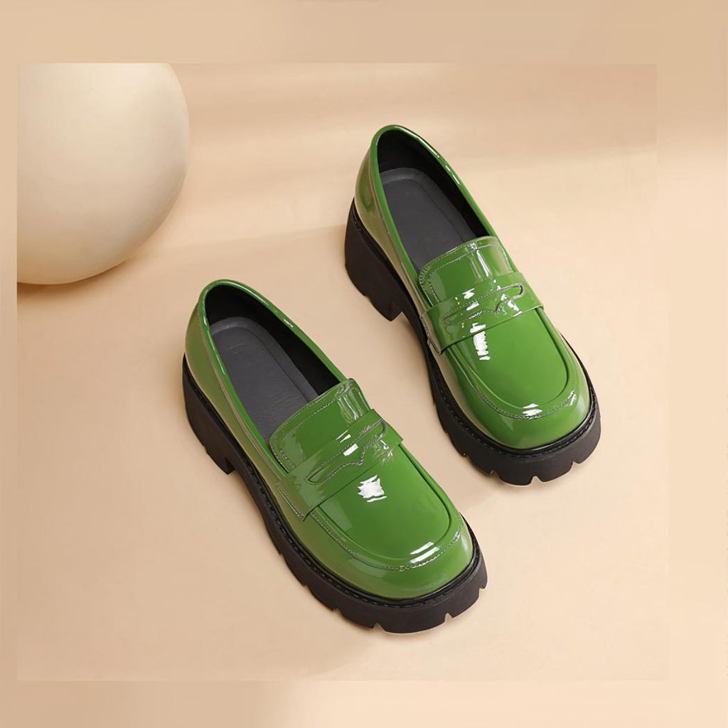 Mocassins aspect cuir vernis à semelle épaisse