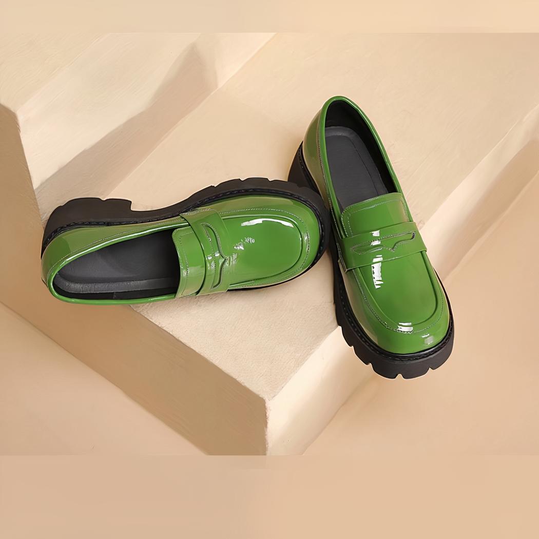 Mocassins aspect cuir vernis à semelle épaisse