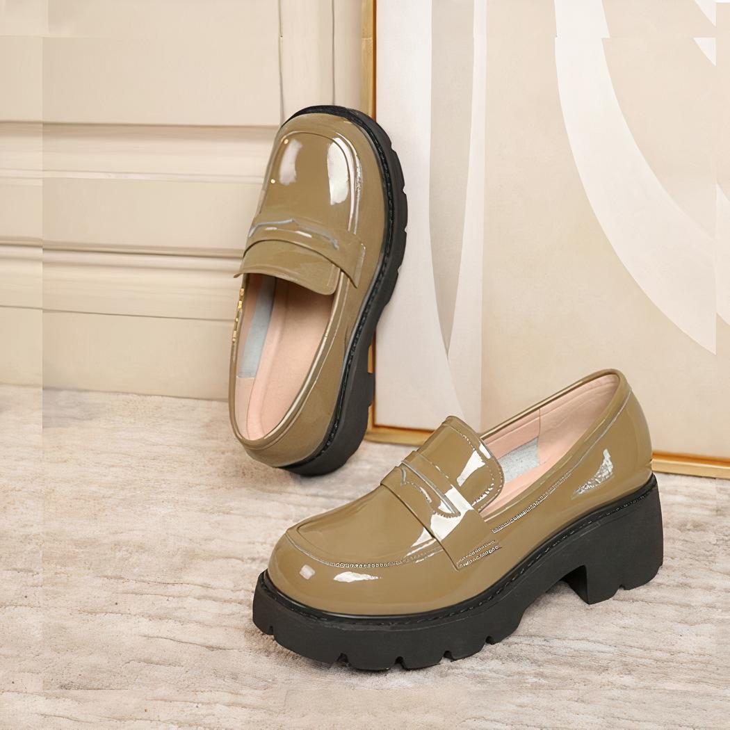 Mocassins aspect cuir vernis à semelle épaisse