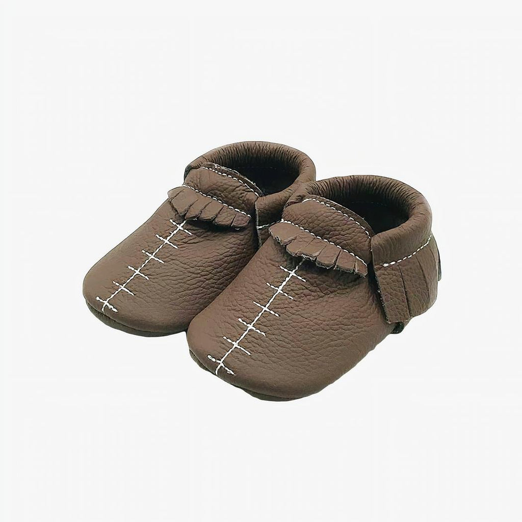 mocassin marron pour bébé en cuir avec couture blanche apparente