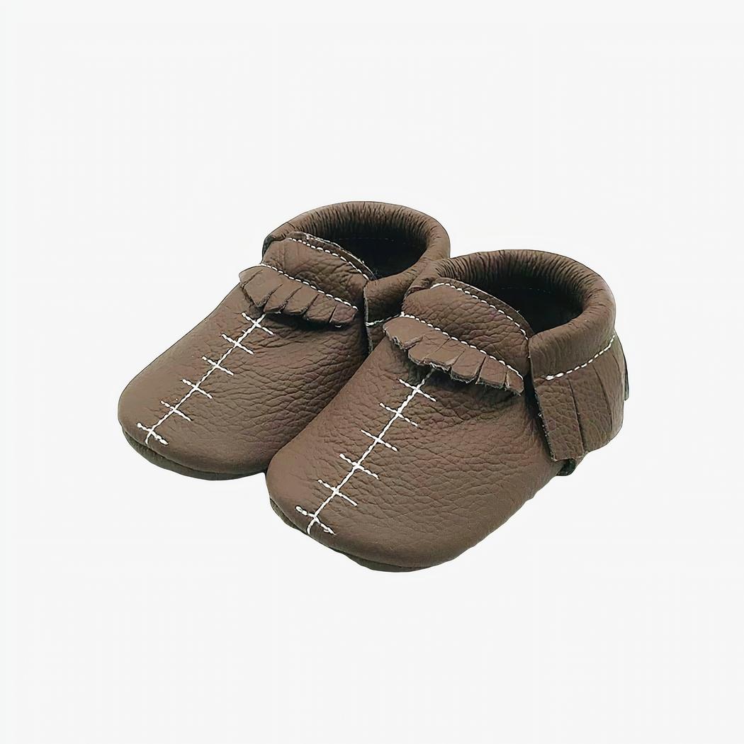 mocassin marron pour bébé en cuir avec couture blanche apparente