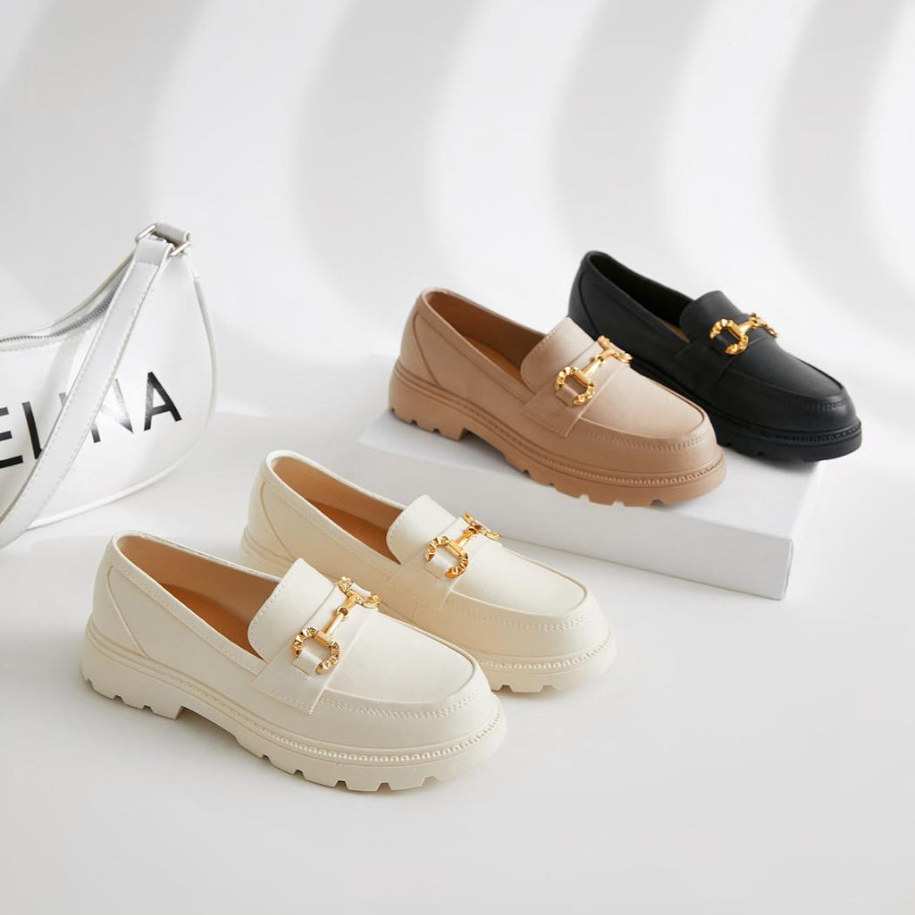 Mocassins femmes avec chaîne dorée