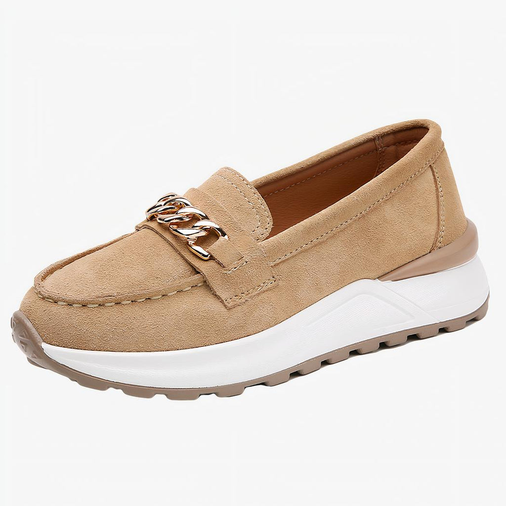 Photo d'un mocassin beige à plateforme dans un fond blanc