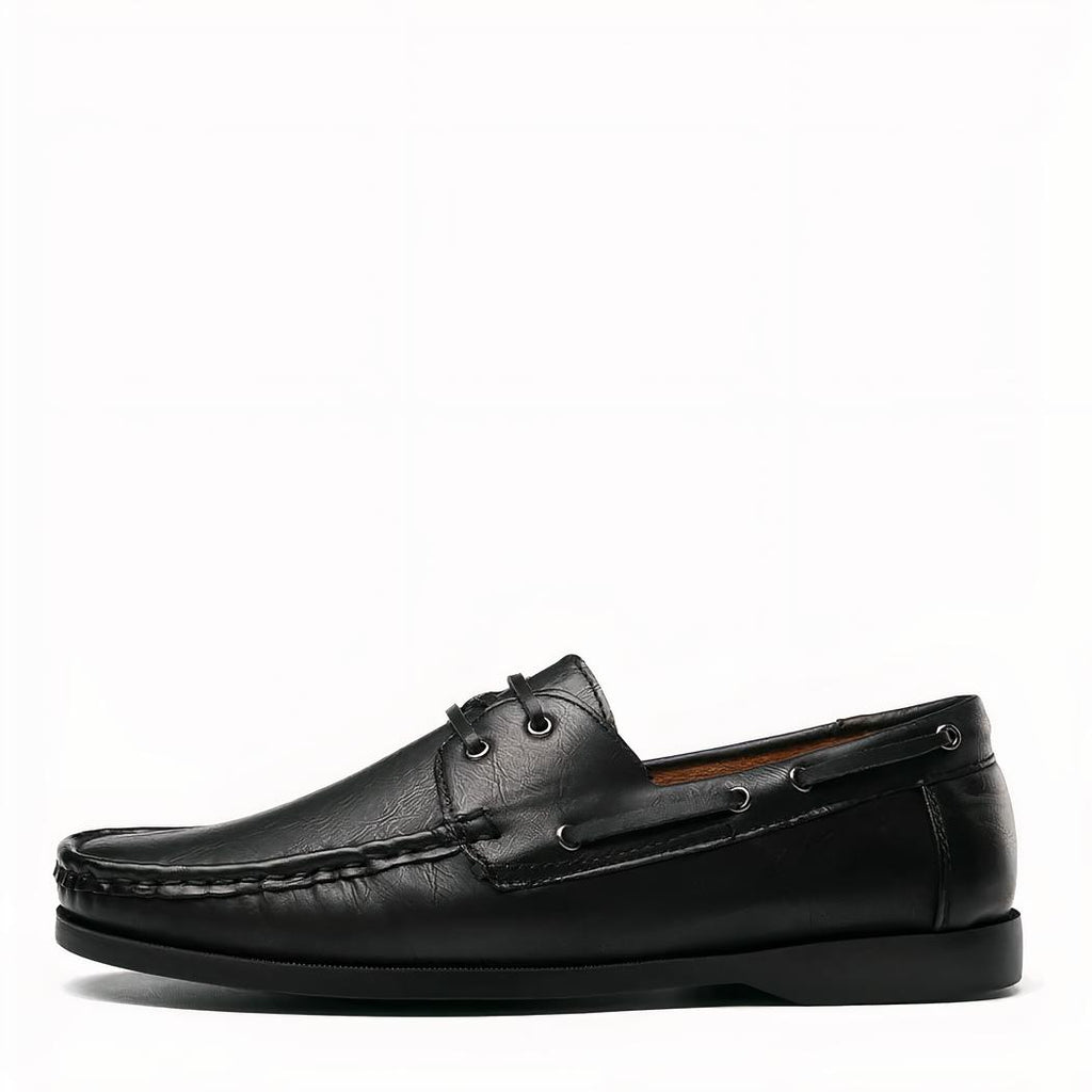 Photo d'un mocassin bateau noir sur fond blanc