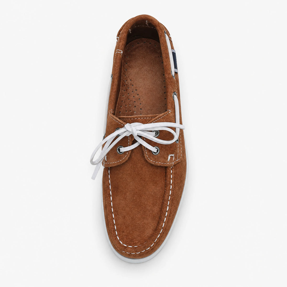 Mocassins bateau homme en daim à lacets blancs - Fond neutre