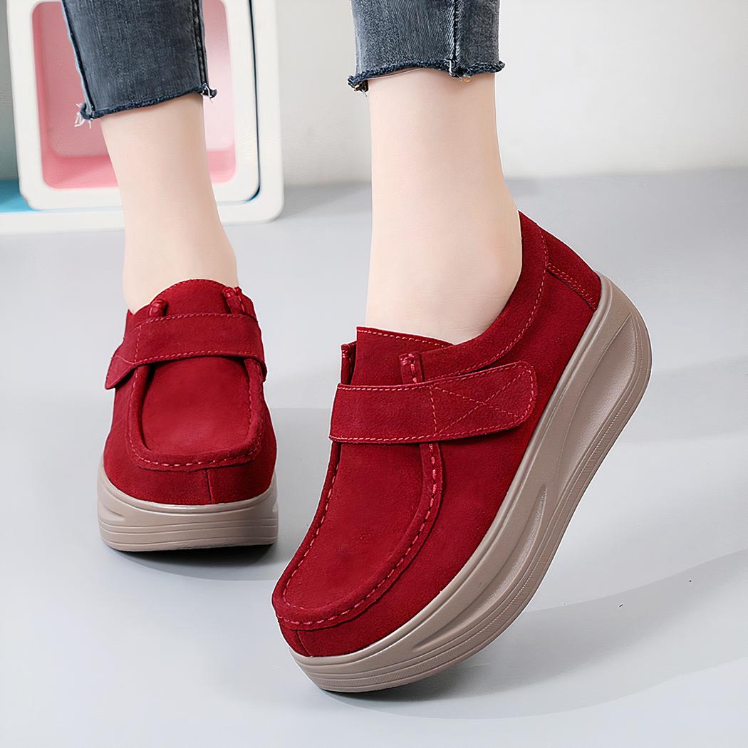 Mocassins compensés effet daim avec fermeture velcro pour femme