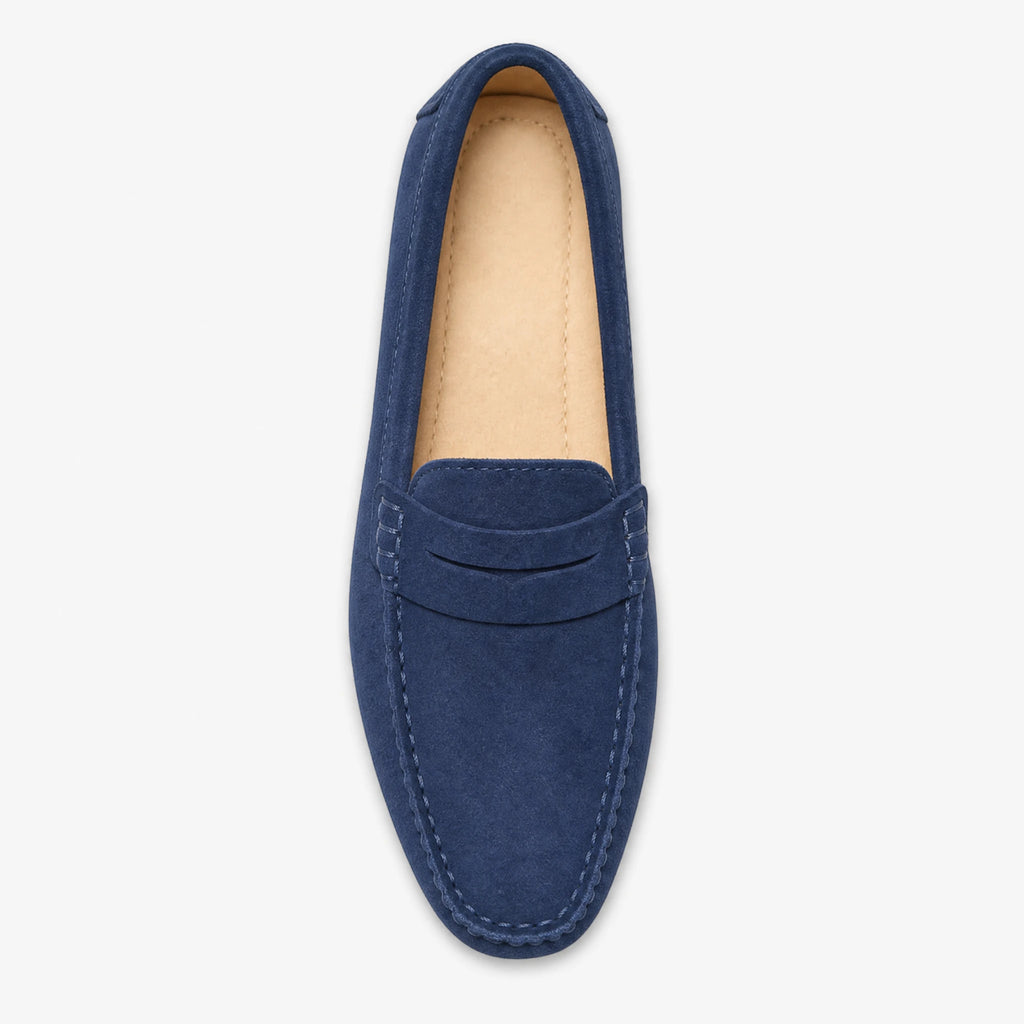 Mocassins daim homme à coutures apparentes et semelles picots - Fond neutre