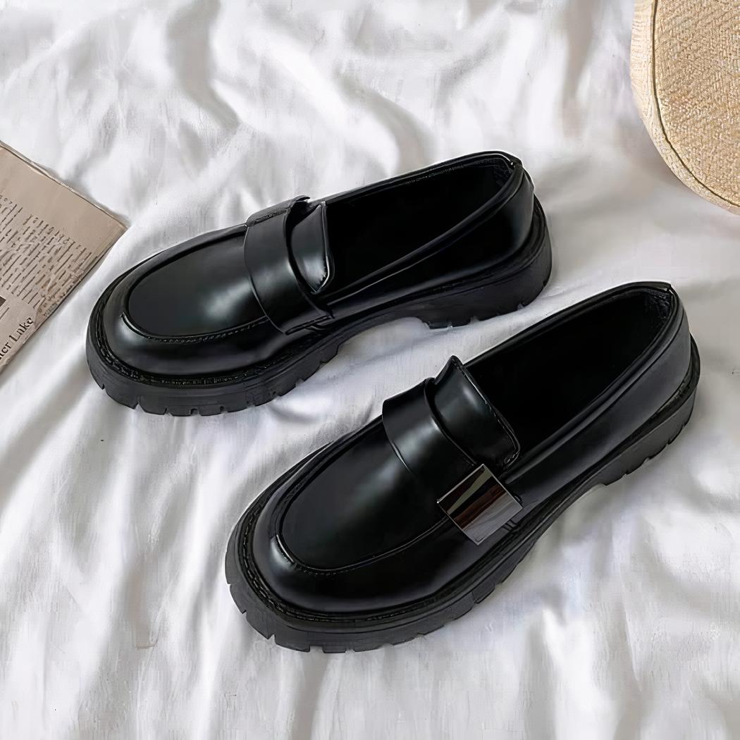 Mocassins de style britannique noirs à plateforme pour femmes