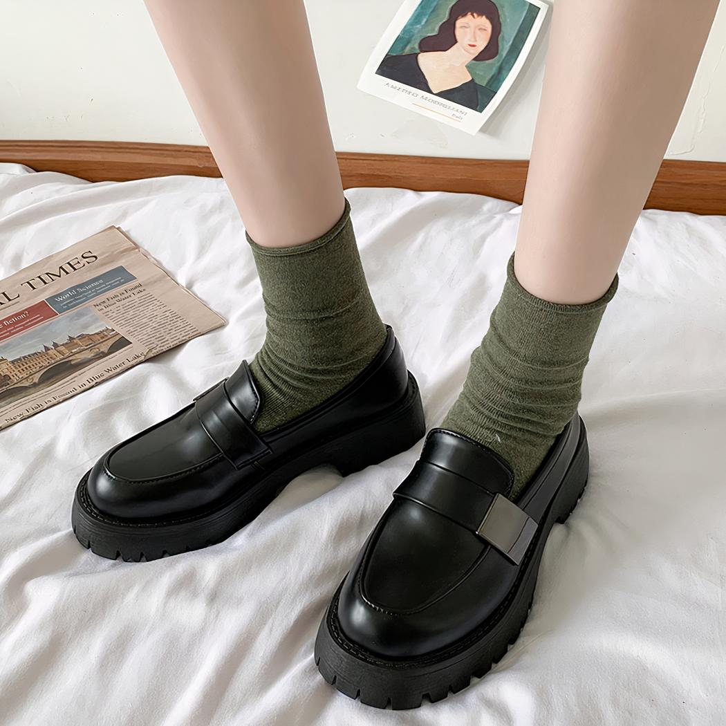 Mocassins de style britannique noirs à plateforme pour femmes