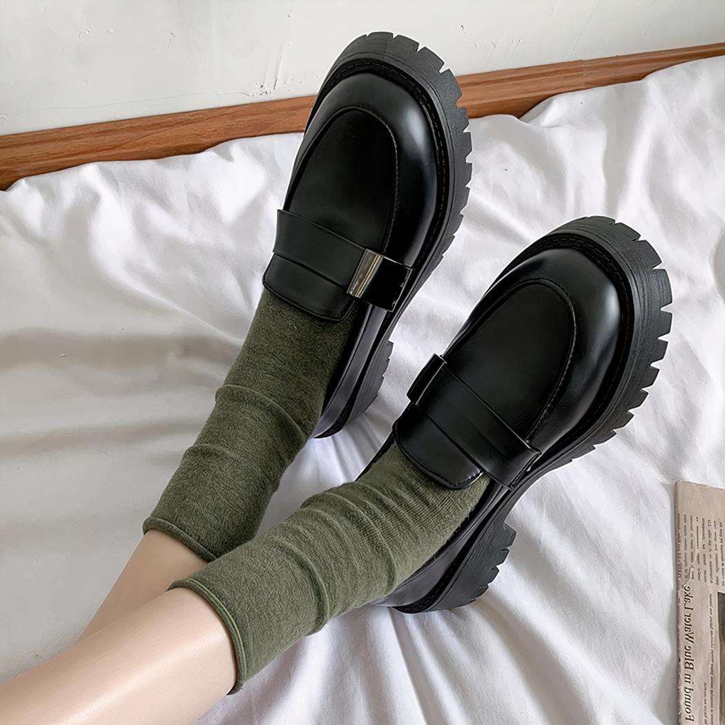 Mocassins de style britannique noirs à plateforme pour femmes