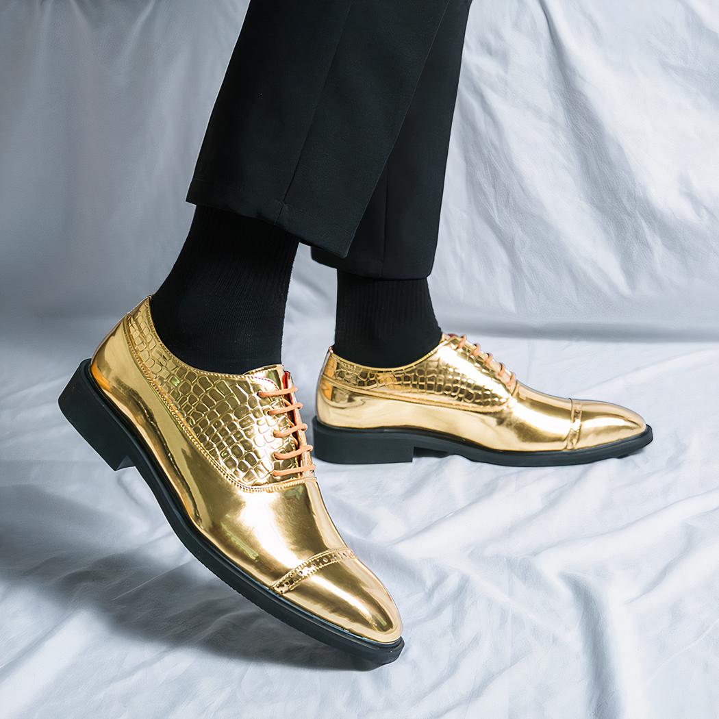 Mocassins dorés élégants avec un design serpent pour hommes