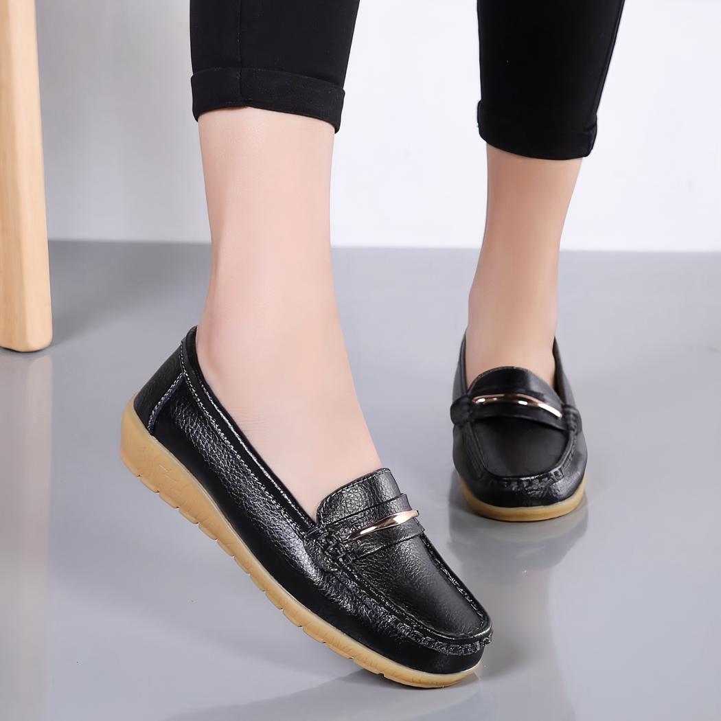 Mocassins effet cuir avec barrette métallique pour femme