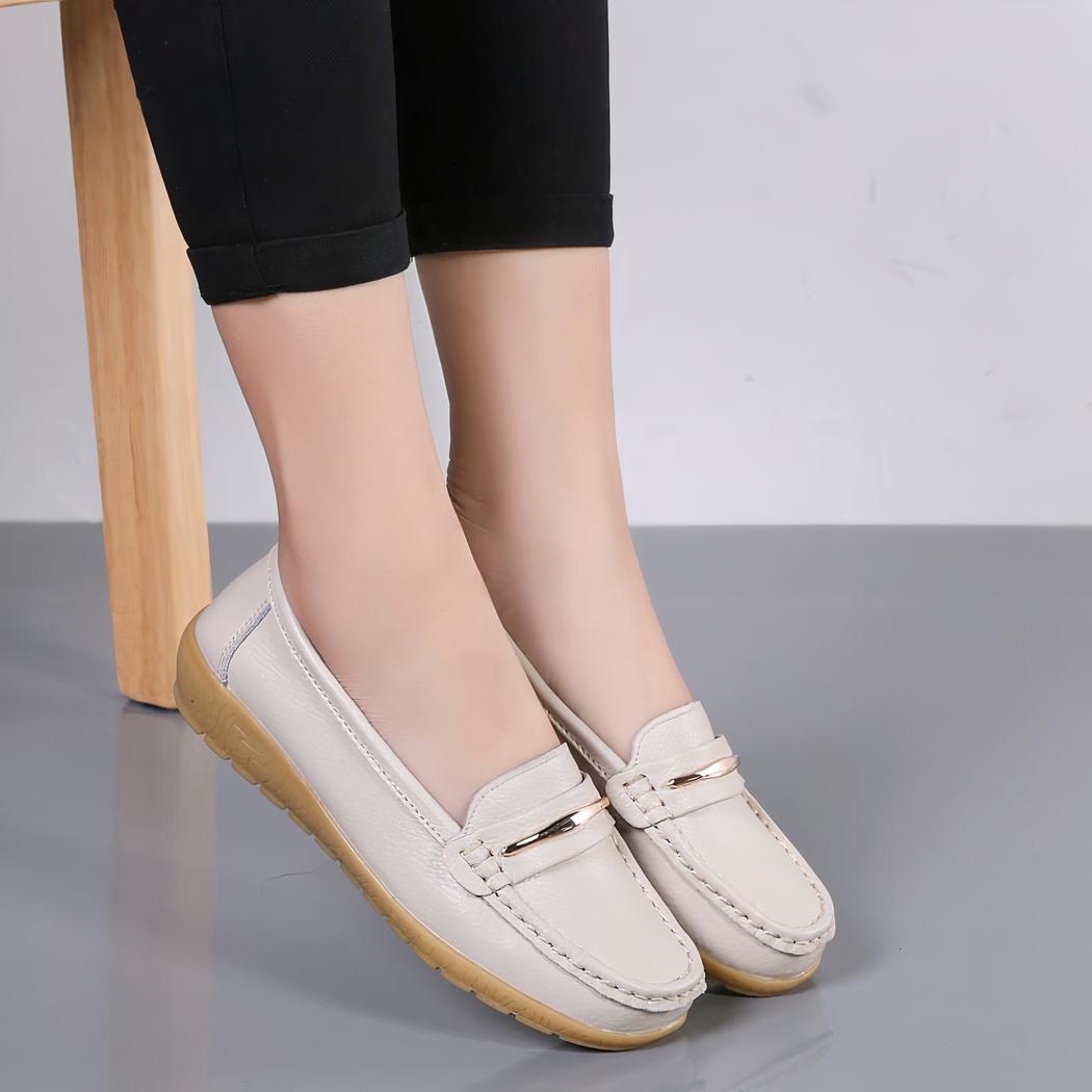 Mocassins effet cuir avec barrette métallique pour femme