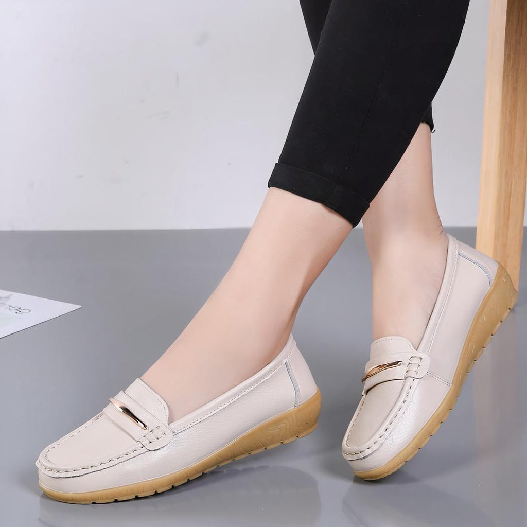 Mocassins effet cuir avec barrette métallique pour femme