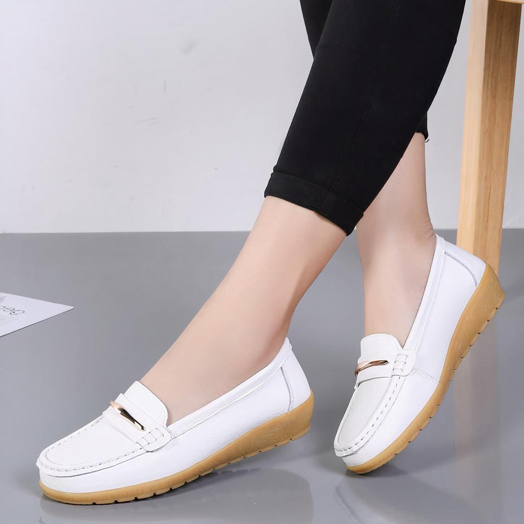 Mocassins effet cuir avec barrette métallique pour femme