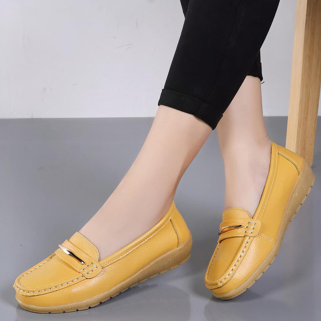 Mocassins effet cuir avec barrette métallique pour femme