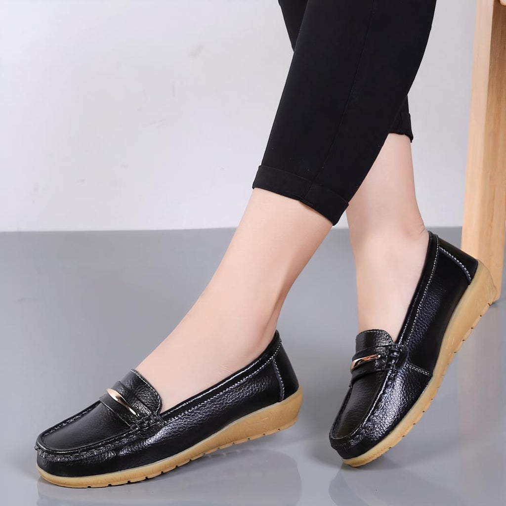 Mocassins effet cuir avec barrette métallique pour femme