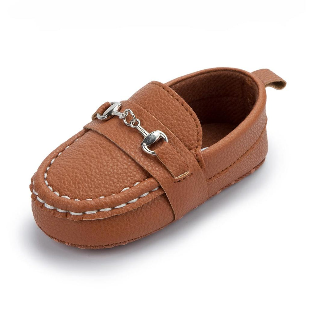 Mocassins effet cuir grainé avec mors argentés pour bébé
