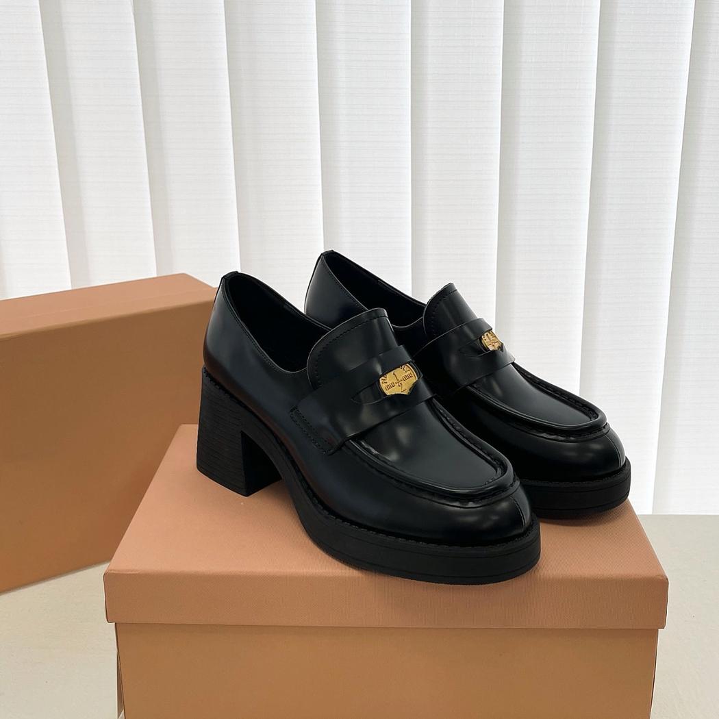 Mocassins noirs à talon carré pour femmes